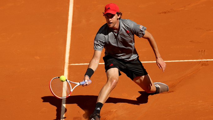 Medvedev defeats Thiem; Hurkacz, Dimitrov also advance in Vienna