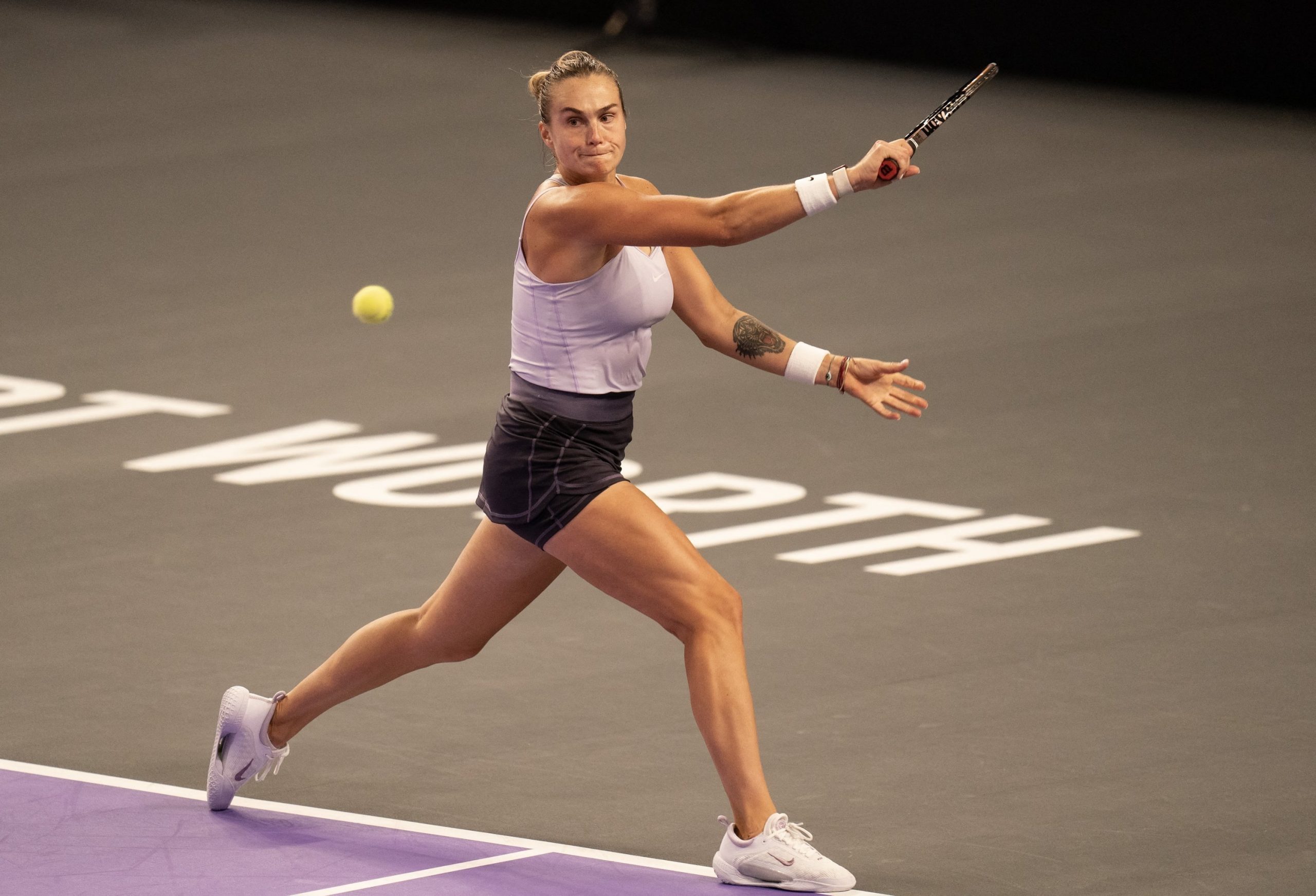 No.2 Swiatek beats No.1 Sabalenka in WTA Finals semis - SportsDesk